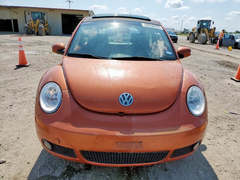 3VWRW3AGXAM036535 - 2010 VOLKSWAGEN NEW BEETLE ORANGE photo 5