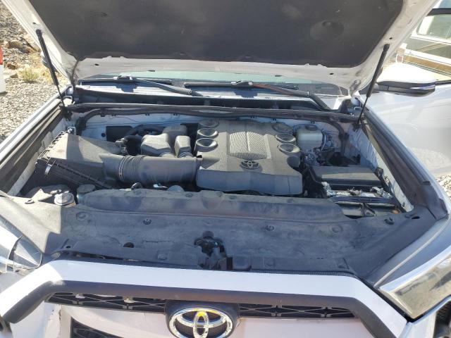 JTEBU5JR7J5553896 - 2018 TOYOTA 4RUNNER SR5/SR5 PREMIUM Білий фото 11