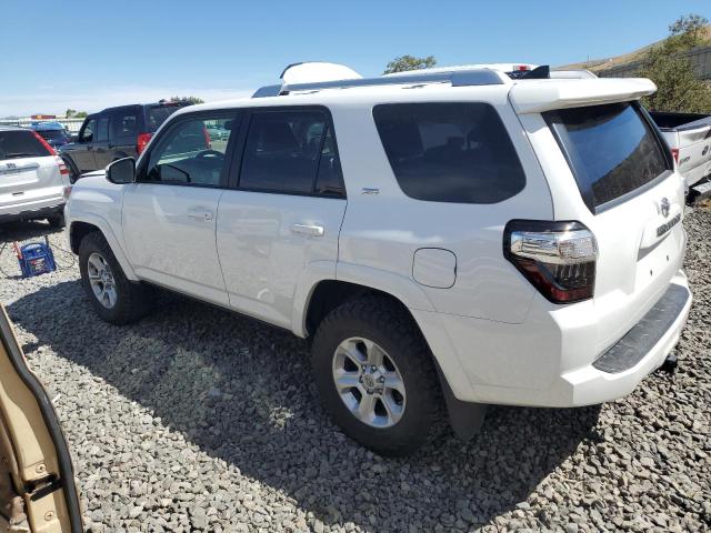 JTEBU5JR7J5553896 - 2018 TOYOTA 4RUNNER SR5/SR5 PREMIUM Білий фото 2