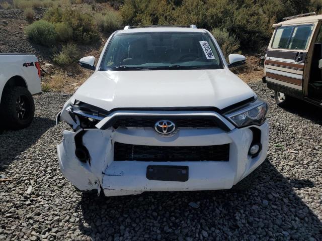 JTEBU5JR7J5553896 - 2018 TOYOTA 4RUNNER SR5/SR5 PREMIUM Білий фото 5