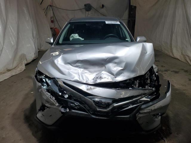 4T1G11AK1RU866938 - 2024 TOYOTA CAMRY SE NIGHT SHADE SILVER photo 5