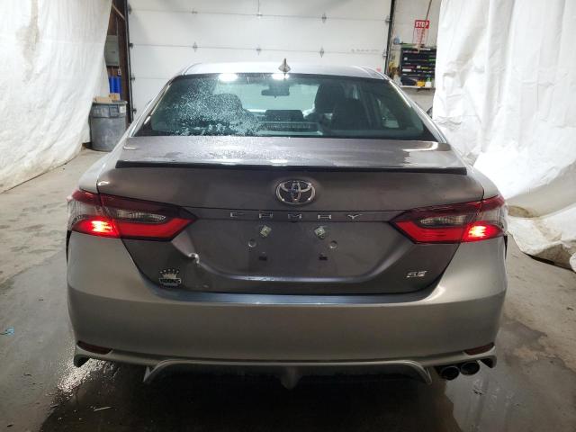 4T1G11AK1RU866938 - 2024 TOYOTA CAMRY SE NIGHT SHADE SILVER photo 6