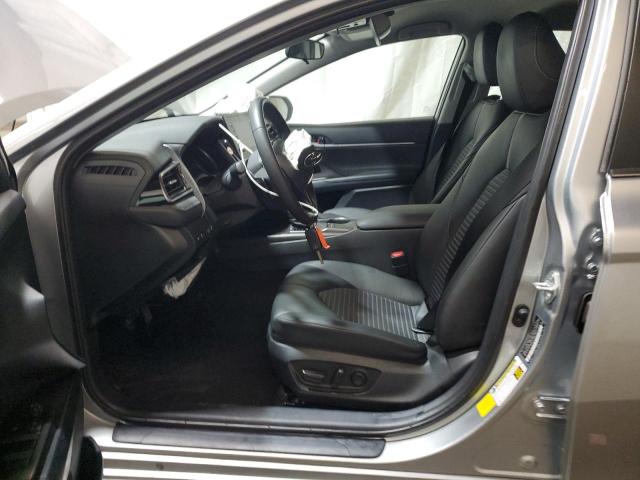 4T1G11AK1RU866938 - 2024 TOYOTA CAMRY SE NIGHT SHADE SILVER photo 7