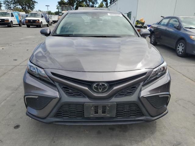4T1G11AK3PU749441 - 2023 TOYOTA CAMRY SE NIGHT SHADE GRAY photo 5