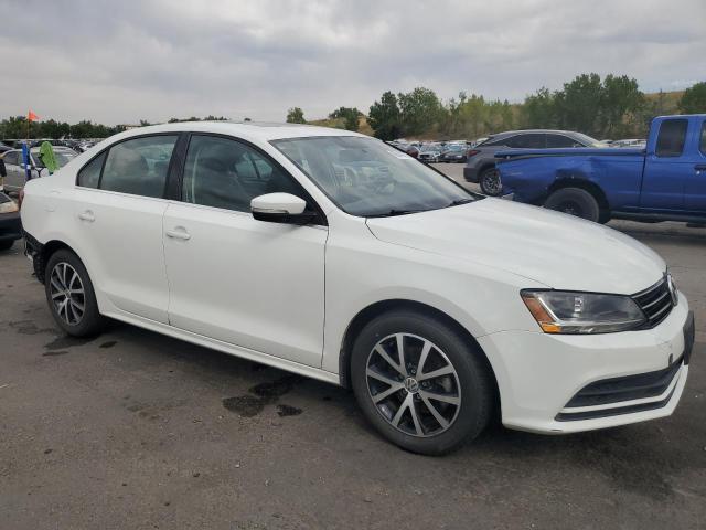 3VWDB7AJ0HM255295 - 2017 VOLKSWAGEN JETTA SE 白色 照片 4