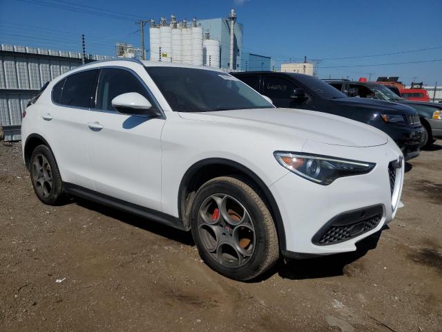 ZASFAKAN4J7B72982 - 2018 ALFA ROMEO STELVIO WHITE photo 4