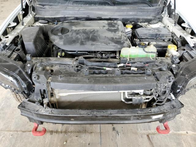 1C4PJMBX2KD196385 - 2019 JEEP CHEROKEE TRAILHAWK WHITE photo 12