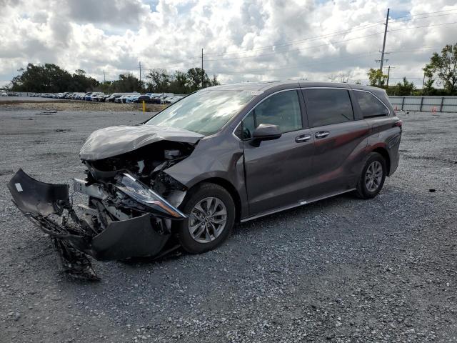 2022 TOYOTA SIENNA XLE, 
