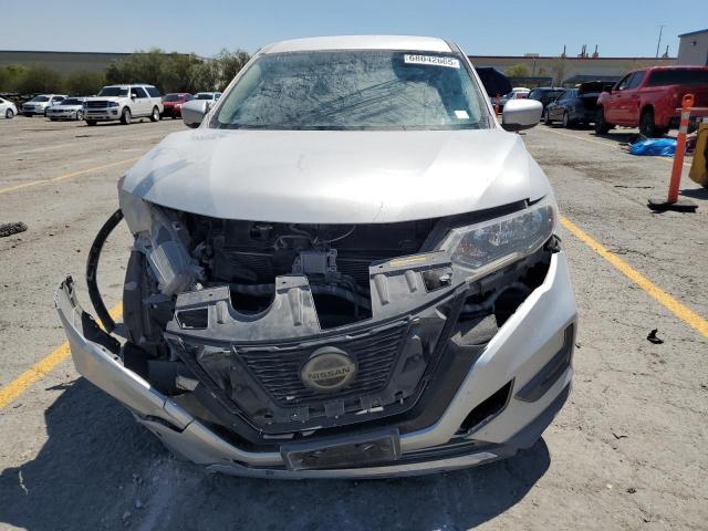 KNMAT2MT9JP540936 - 2018 NISSAN ROGUE S SILVER photo 5