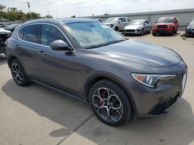 ZASPAKBNXK7C50525 - 2019 ALFA ROMEO STELVIO TI GRAY photo 4
