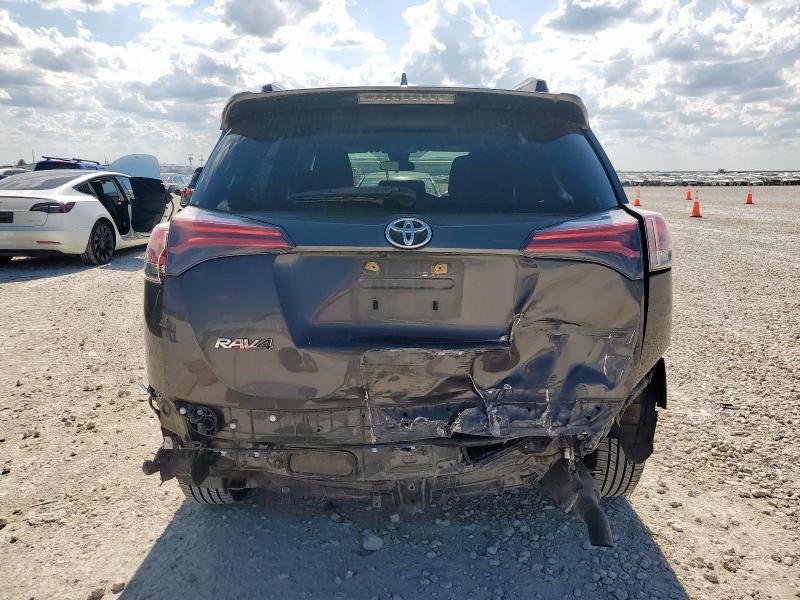 JTMZFREV9HJ144294 - 2017 TOYOTA RAV4 LE رمادي صورة 6