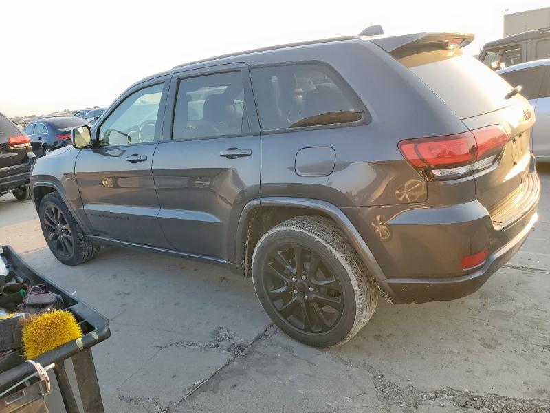 1C4RJEAG4JC380621 - 2018 JEEP GRAND CHER LAREDO Сұр фото 2