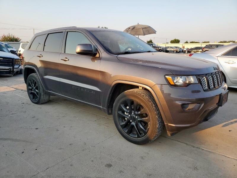 1C4RJEAG4JC380621 - 2018 JEEP GRAND CHER LAREDO Сұр фото 4
