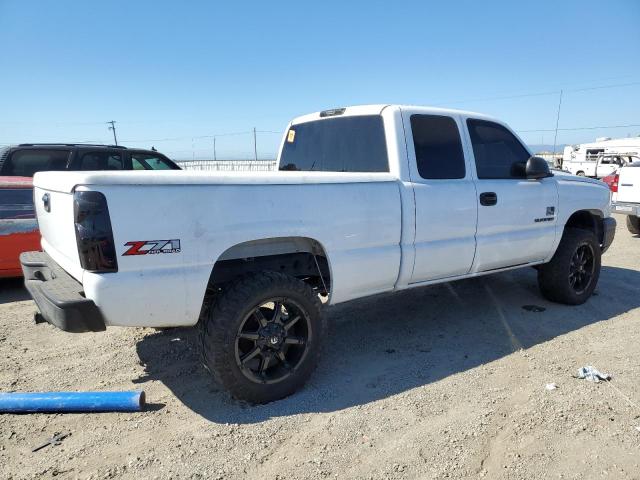 1GCEK19B45Z332746 - 2005 CHEVROLET SILVERADO K1500 WHITE photo 3