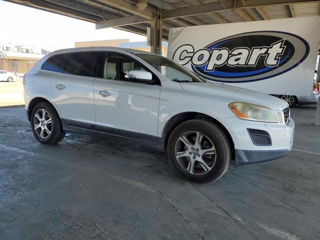 YV4902DZXB2217815 - 2011 VOLVO XC60 T6 WHITE photo 4