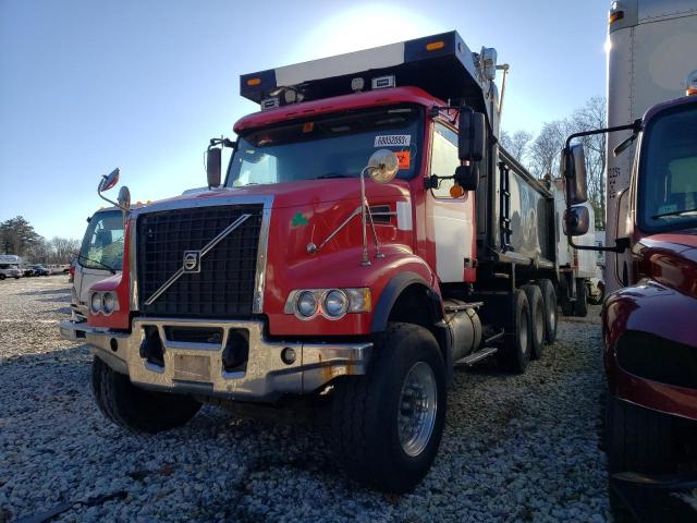 4V5K99GH56N411775 - 2006 VOLVO VHD RED photo 2