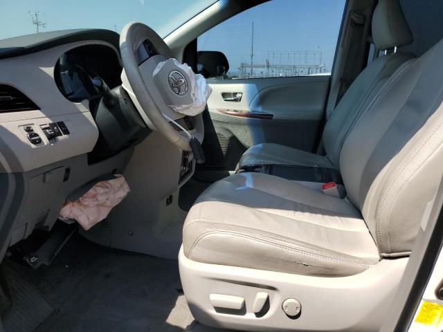 5TDYK3DC6CS271780 - 2012 TOYOTA SIENNA XLE 白色 照片 7