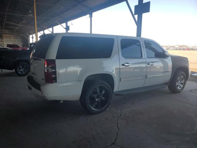 1GNSCHE04BR136578 - 2011 CHEVROLET SUBURBAN C1500  LS WHITE photo 3