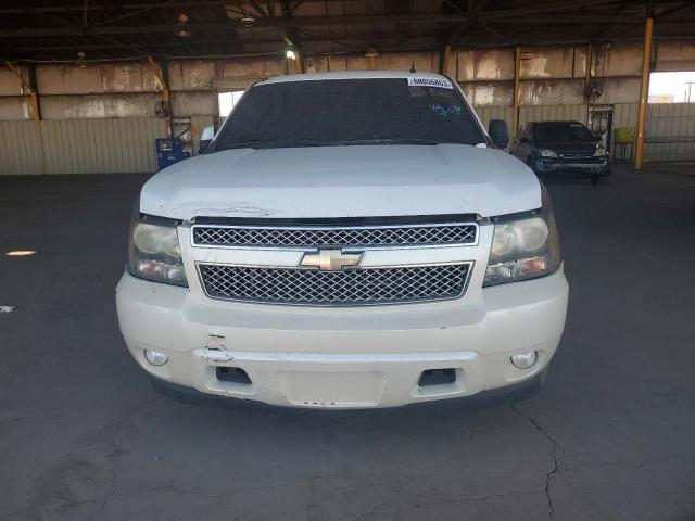 1GNSCHE04BR136578 - 2011 CHEVROLET SUBURBAN C1500  LS WHITE photo 5