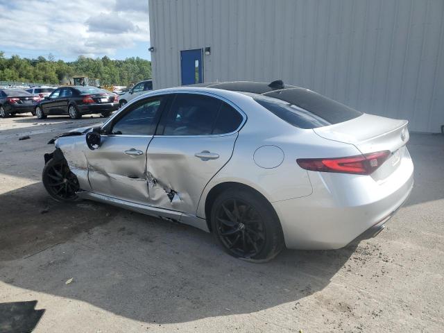 ZARFAEDN0H7529693 - 2017 ALFA ROMEO GIULIA Q4 银色 照片 2