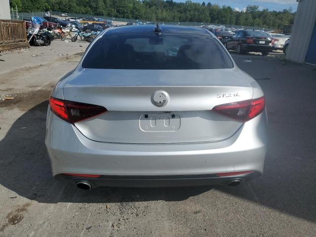 ZARFAEDN0H7529693 - 2017 ALFA ROMEO GIULIA Q4 银色 照片 6