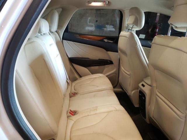 5LMTJ3DH3GUJ14727 - 2016 LINCOLN MKC RESERVE WHITE photo 11