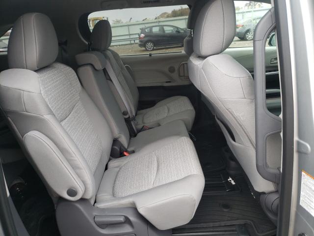 5TDKSKFC0MS033048 - 2021 TOYOTA SIENNA LE Gümüş foto 12