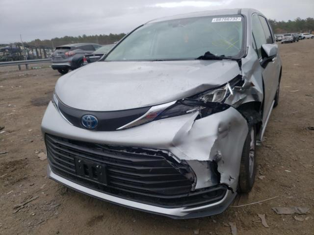 5TDKSKFC0MS033048 - 2021 TOYOTA SIENNA LE Gümüş foto 18