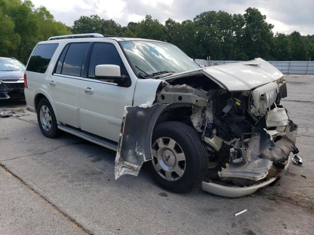 5LMFU28506LJ19063 - 2006 LINCOLN NAVIGATOR WHITE photo 4