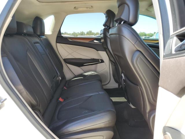 5LMCJ2C97HUL22437 - 2017 LINCOLN MKC SELECT أبيض صورة 11