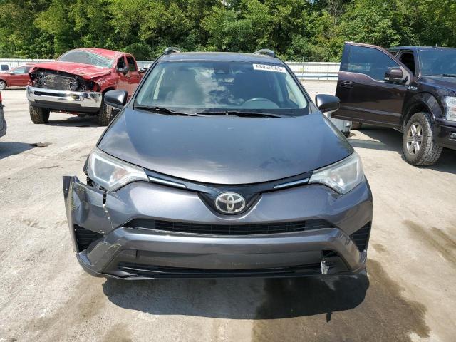 JTMBFREV6HJ106118 - 2017 TOYOTA RAV4 LE 灰色 照片 5