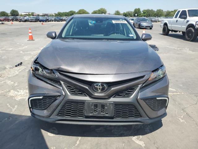 4T1T11AK0PU826622 - 2023 TOYOTA CAMRY SE NIGHT SHADE GRAY photo 5