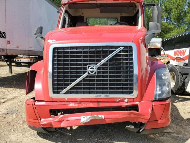 4V4NB9DGXHN989018 - 2017 VOLVO VNL Czerwony zdjęcie 7