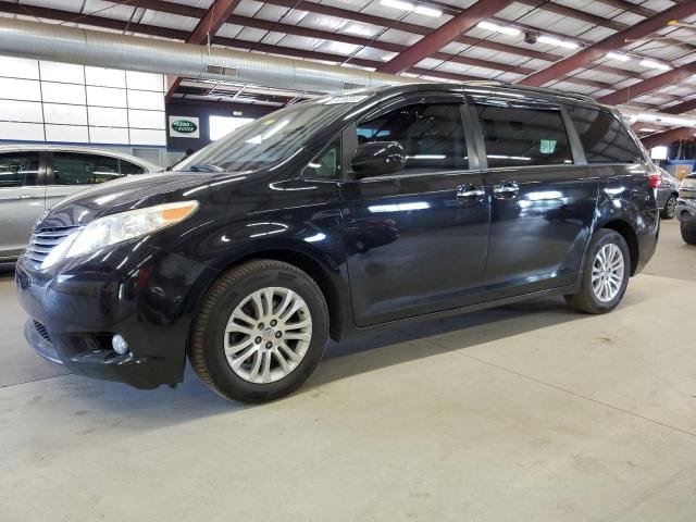 2017 TOYOTA SIENNA XLE, null
