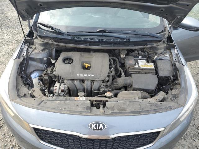 3KPFL4A79JE249281 - 2018 KIA FORTE LX GRAY photo 11