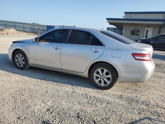 4T4BF3EK2BR211863 - 2011 TOYOTA CAMRY BASE Արծաթագույն լուսանկար 2