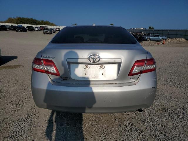 4T4BF3EK2BR211863 - 2011 TOYOTA CAMRY BASE Արծաթագույն լուսանկար 6