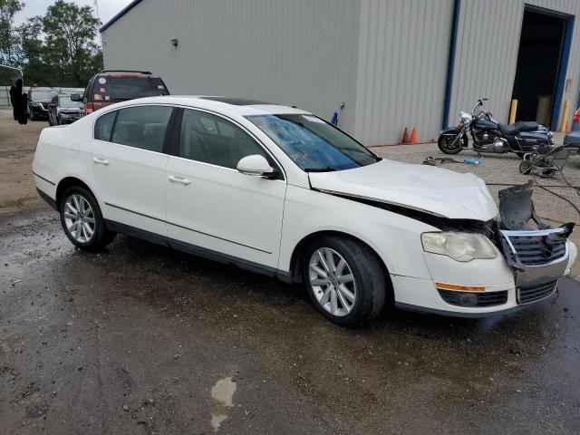 WVWJK7AN1AE096808 - 2010 VOLKSWAGEN PASSAT KOMFORT WHITE photo 4