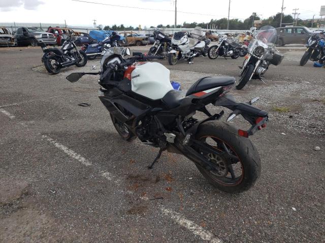 ML5EXER11PDA87238 - 2023 KAWASAKI EX650 R BLACK photo 3