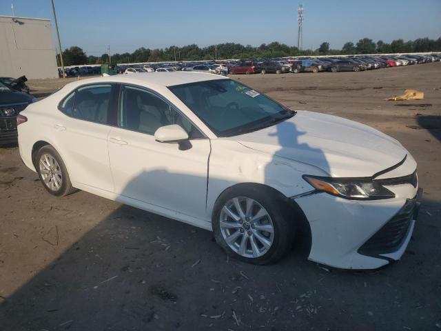 4T1C11AK3LU875176 - 2020 TOYOTA CAMRY LE WHITE photo 4