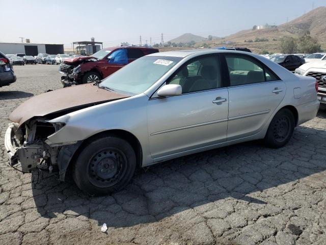 JTDBE32K330242263 - 2003 TOYOTA CAMRY LE SILVER photo 1