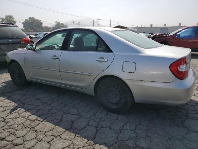 JTDBE32K330242263 - 2003 TOYOTA CAMRY LE SILVER photo 2