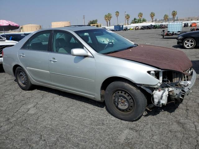 JTDBE32K330242263 - 2003 TOYOTA CAMRY LE SILVER photo 4