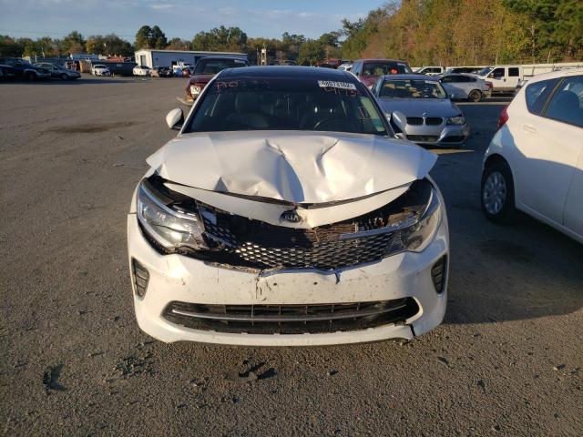 5XXGT4L33JG241733 - 2018 KIA OPTIMA LX WHITE photo 5