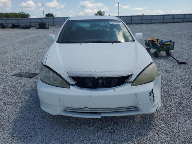 4T1BE32K65U617828 - 2005 TOYOTA CAMRY LE WHITE photo 5