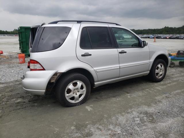 4JGAB54E92A358577 - 2002 MERCEDES-BENZ ML 320 银色 照片 3