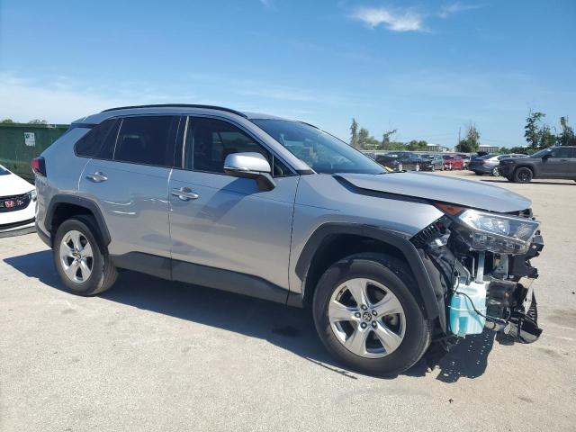 2T3W1RFV6MC114344 - 2021 TOYOTA RAV4 XLE SILVER photo 4