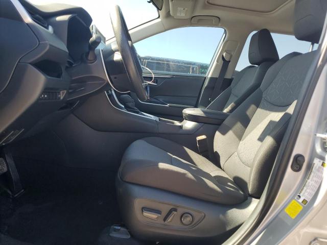 2T3W1RFV6MC114344 - 2021 TOYOTA RAV4 XLE SILVER photo 7