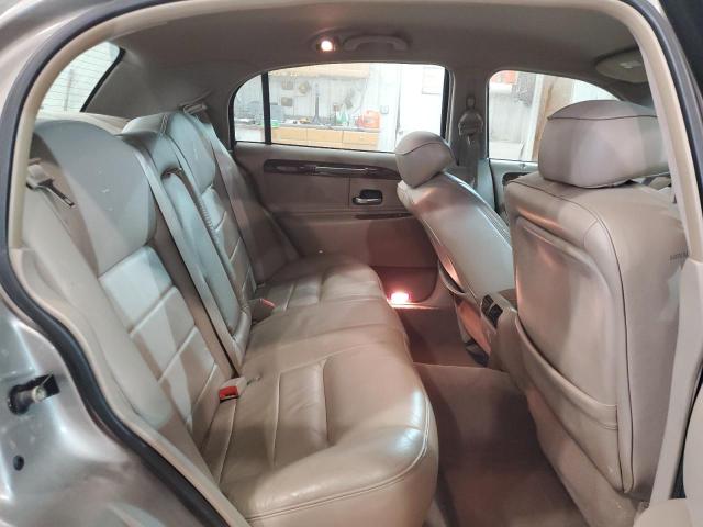 1LNHM81W21Y660905 - 2001 LINCOLN TOWN CAR EXECUTIVE GOLD photo 10