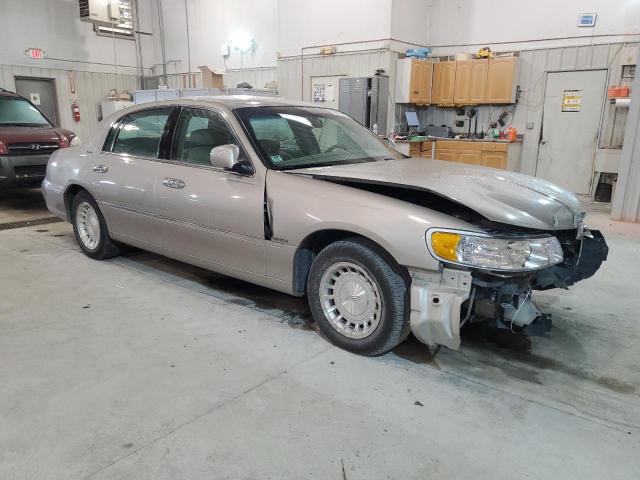 1LNHM81W21Y660905 - 2001 LINCOLN TOWN CAR EXECUTIVE GOLD photo 4